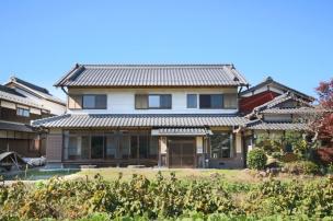 奈良県奈良市都祁小山戸町　のどかな里山風景に佇む和風邸