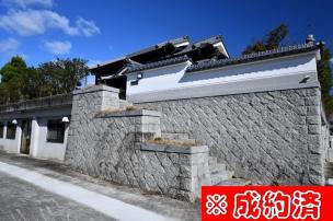 兵庫県加西市　お城のような石垣に贅を尽くした日本家屋の邸宅 外観
