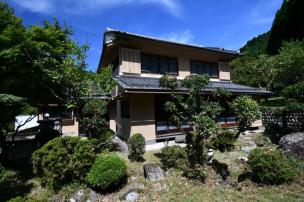 奈良県吉野郡吉野町　津風呂湖にほど近い檜造りの戸建邸